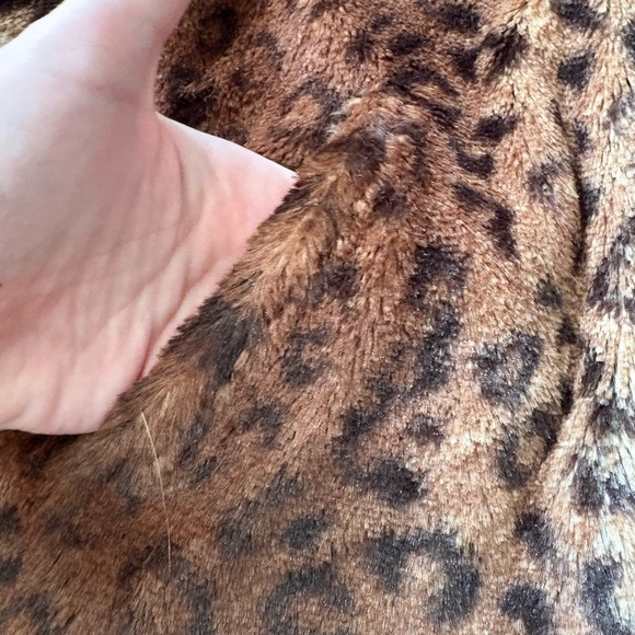 Vintage Y2K Leopard Print Faux Fur Vest – Cejlon Zip Up Animal Print Fuzzy Vest - Picture 7 of 9